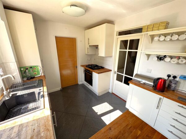 Brookes Grove, Corby