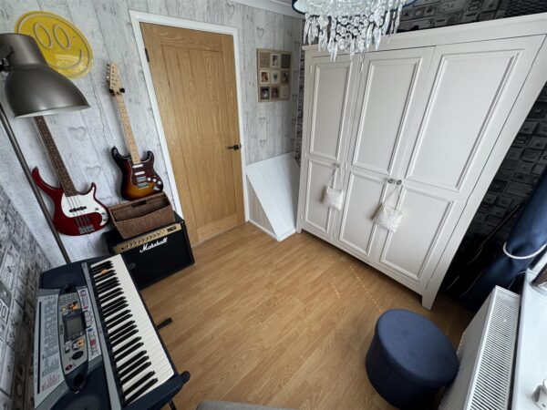 Collingwood Avenue, Corby