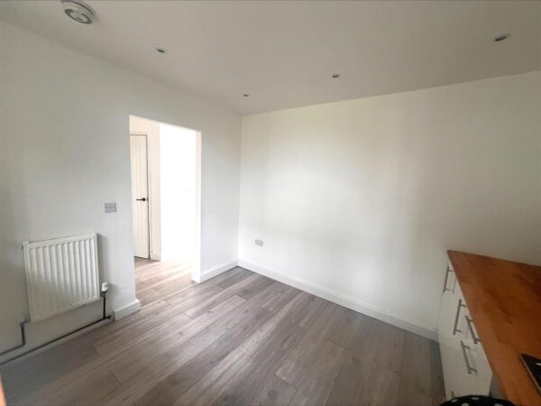 Farmstead Road, Corby