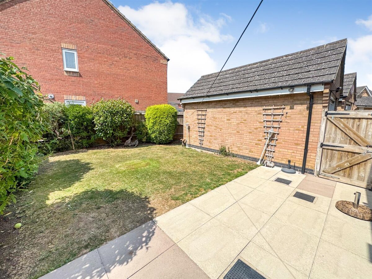 Dunnock Road, Corby