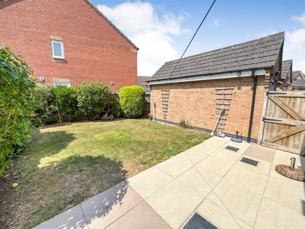 Dunnock Road, Corby