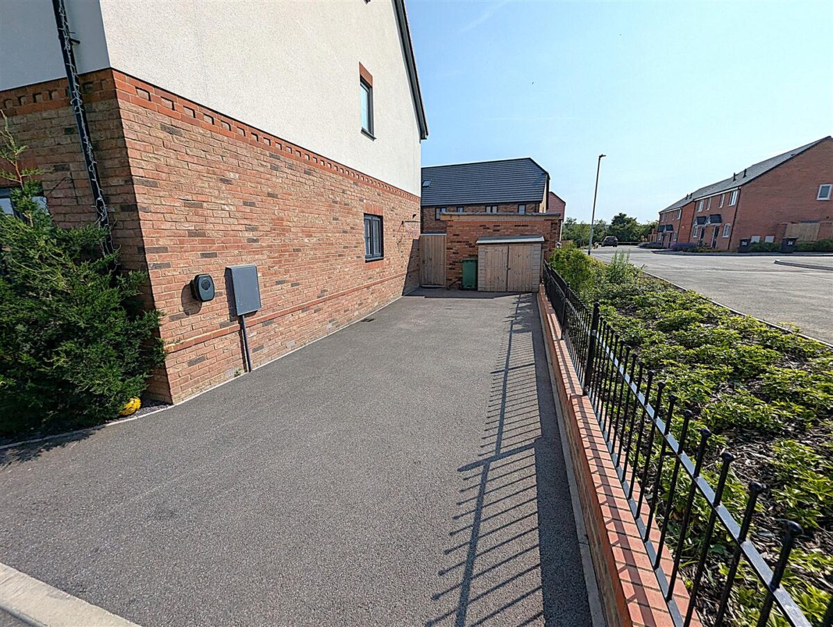 London Road, Corby