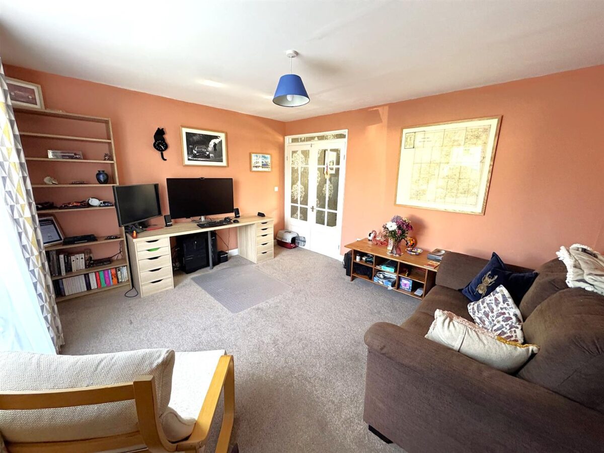 Brookes Grove, Corby