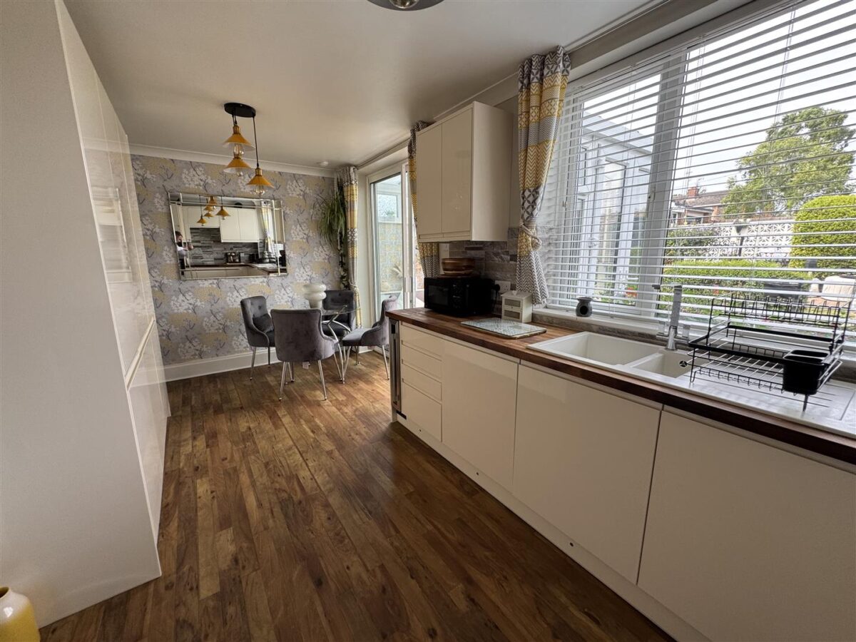 Collingwood Avenue, Corby