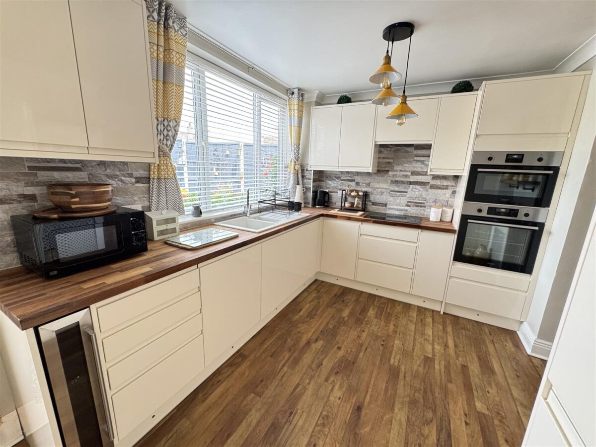 Collingwood Avenue, Corby