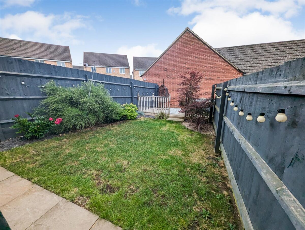 Flycatcher Road, Corby