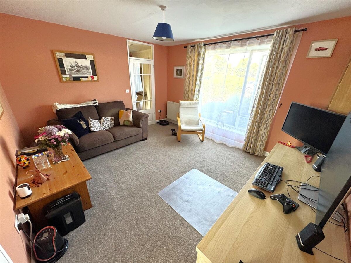 Brookes Grove, Corby