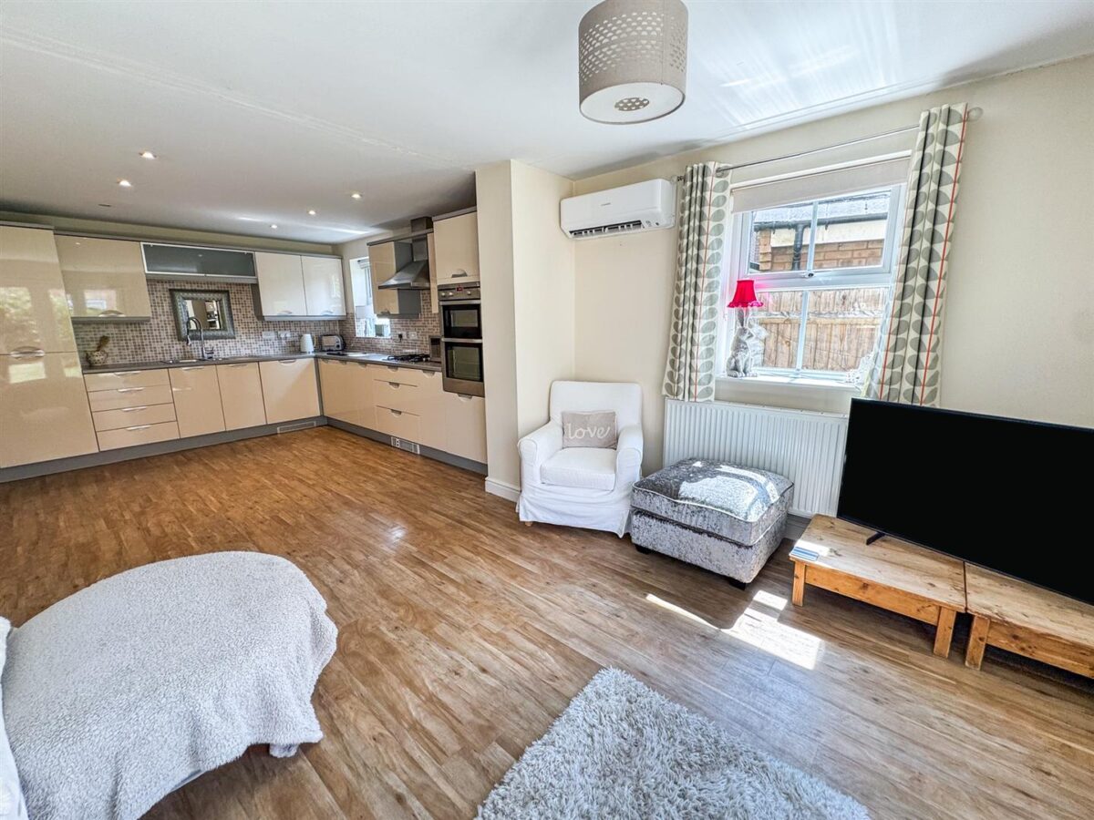 Dunnock Road, Corby