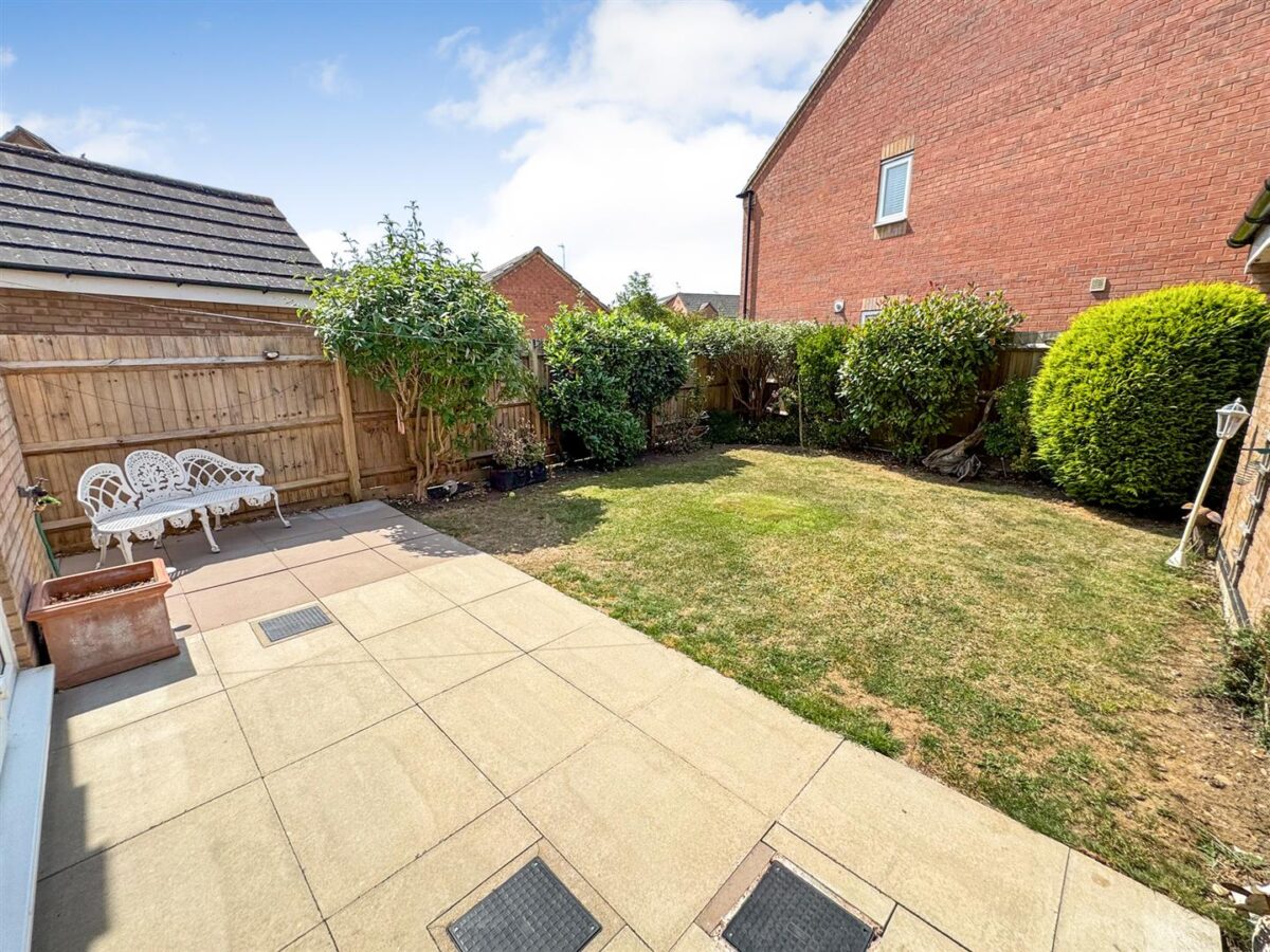 Dunnock Road, Corby