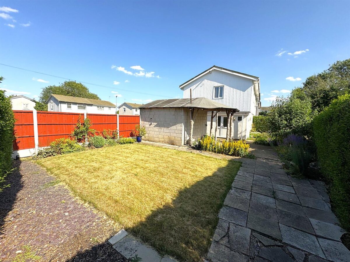 Brookes Grove, Corby