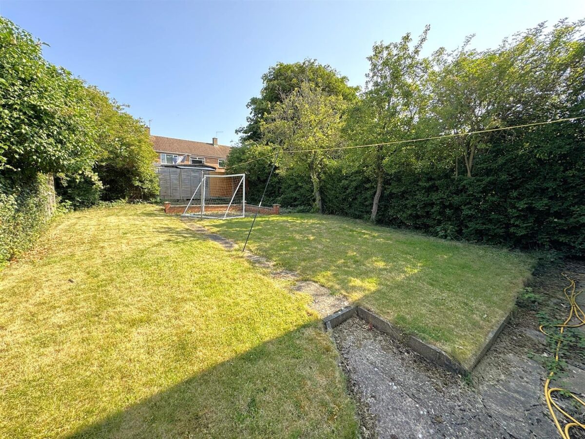 Welland Vale Road, Corby