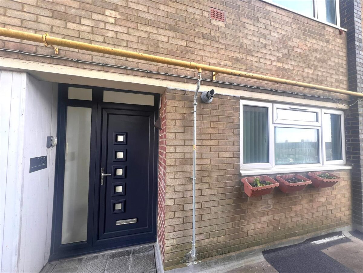 Farmstead Road, Corby