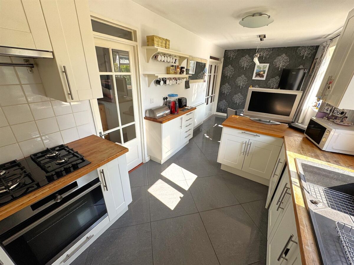 Brookes Grove, Corby