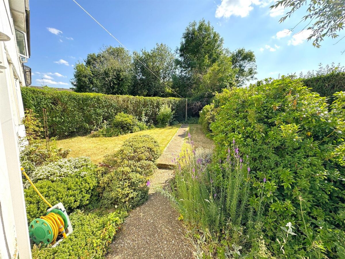 Brookes Grove, Corby