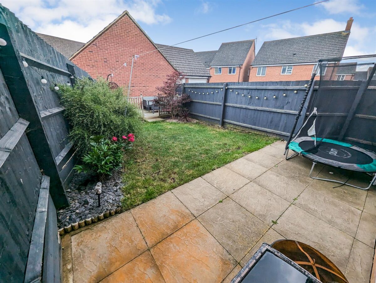 Flycatcher Road, Corby