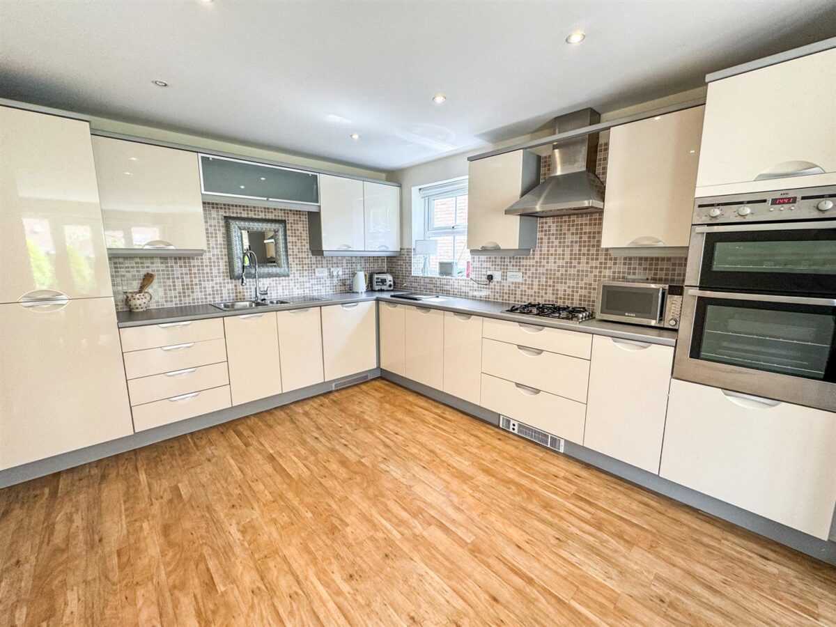 Dunnock Road, Corby