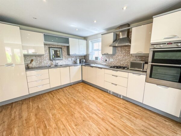 Dunnock Road, Corby