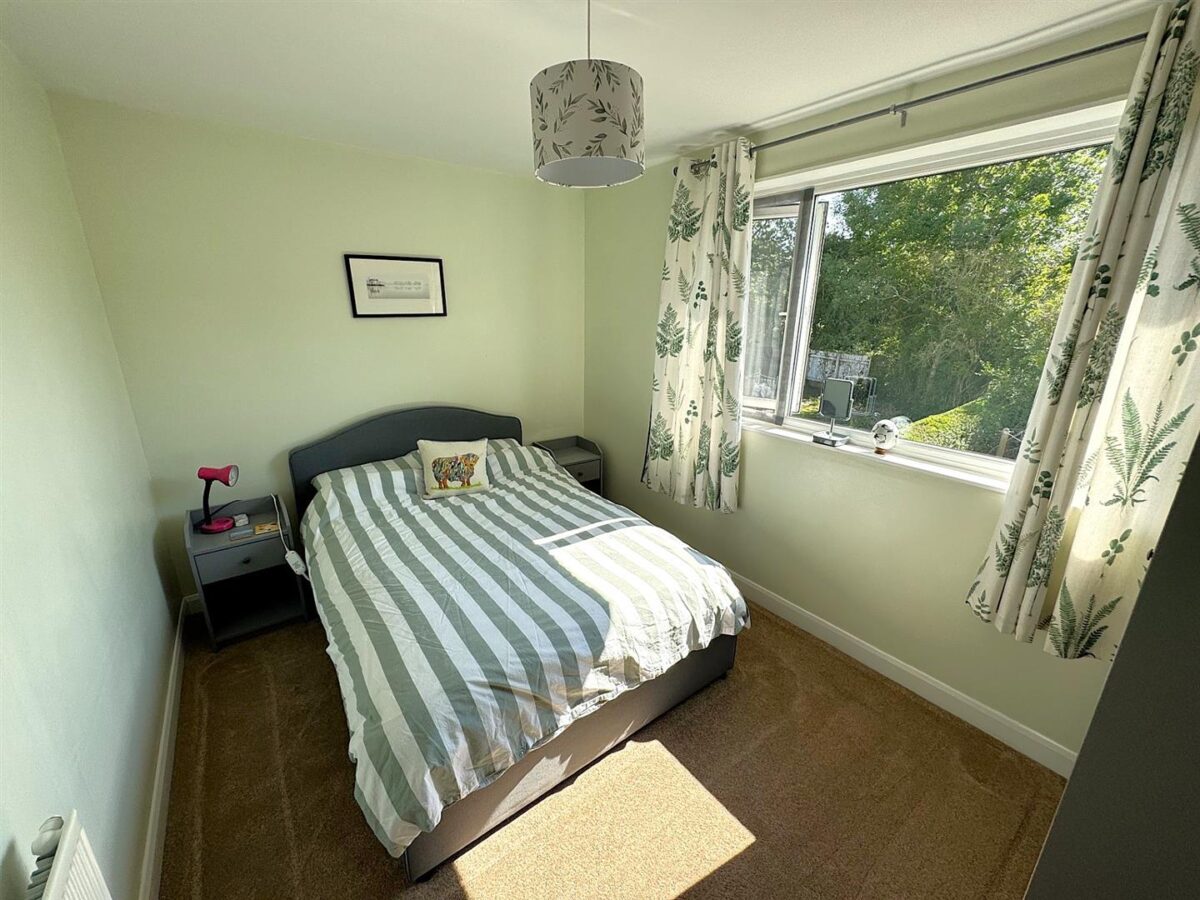Brookes Grove, Corby