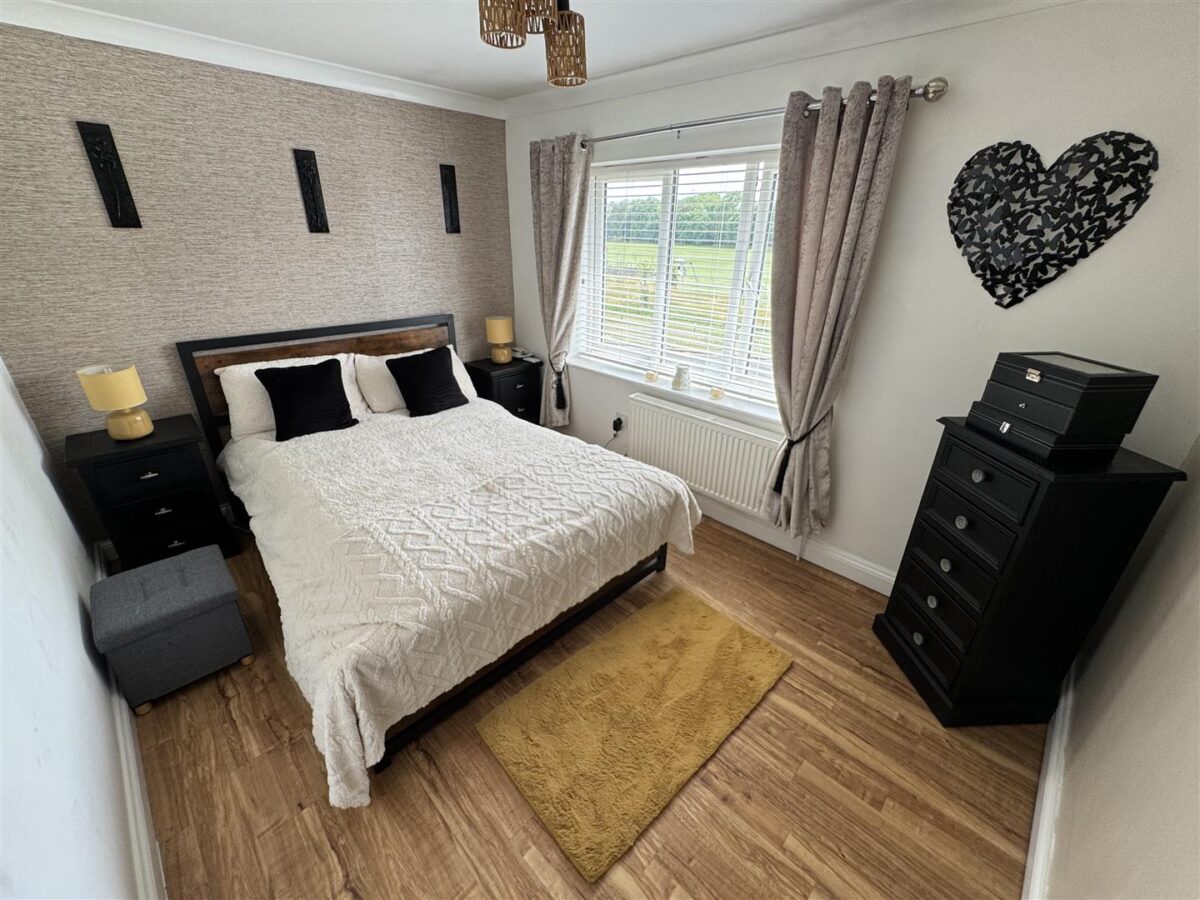 Collingwood Avenue, Corby
