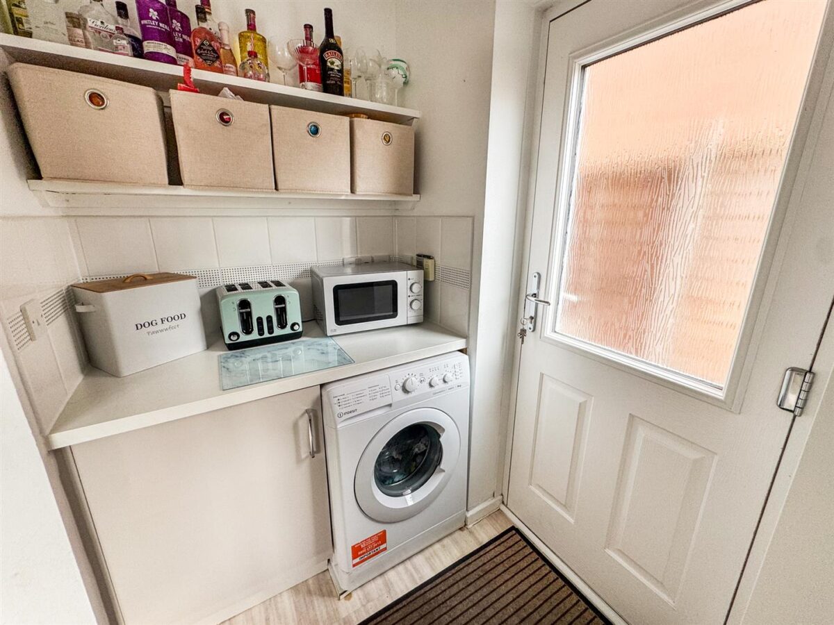 Lowry Close, Corby
