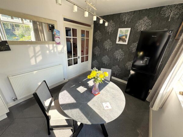 Brookes Grove, Corby