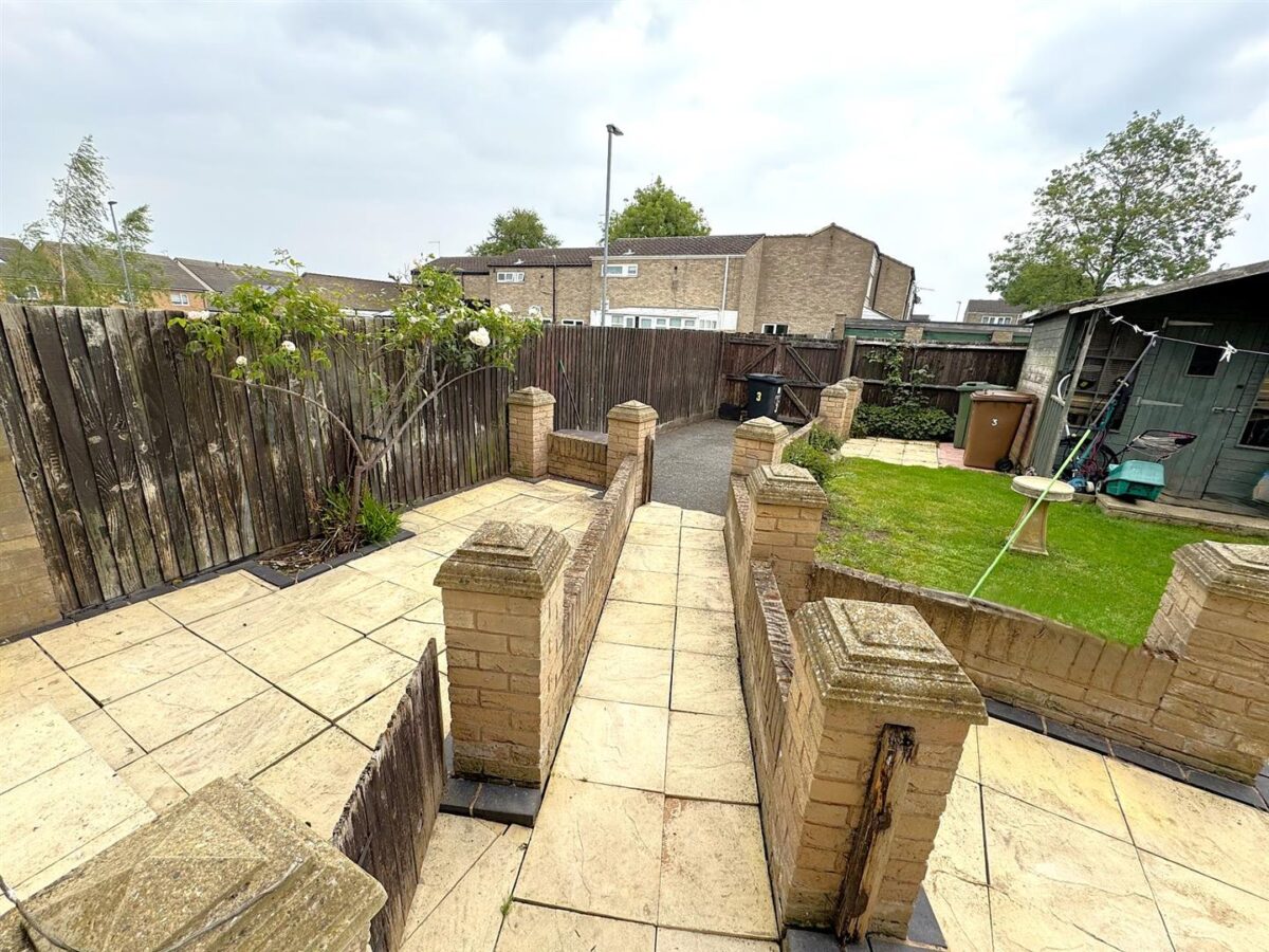Brigg Court, Corby