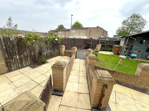 Brigg Court, Corby