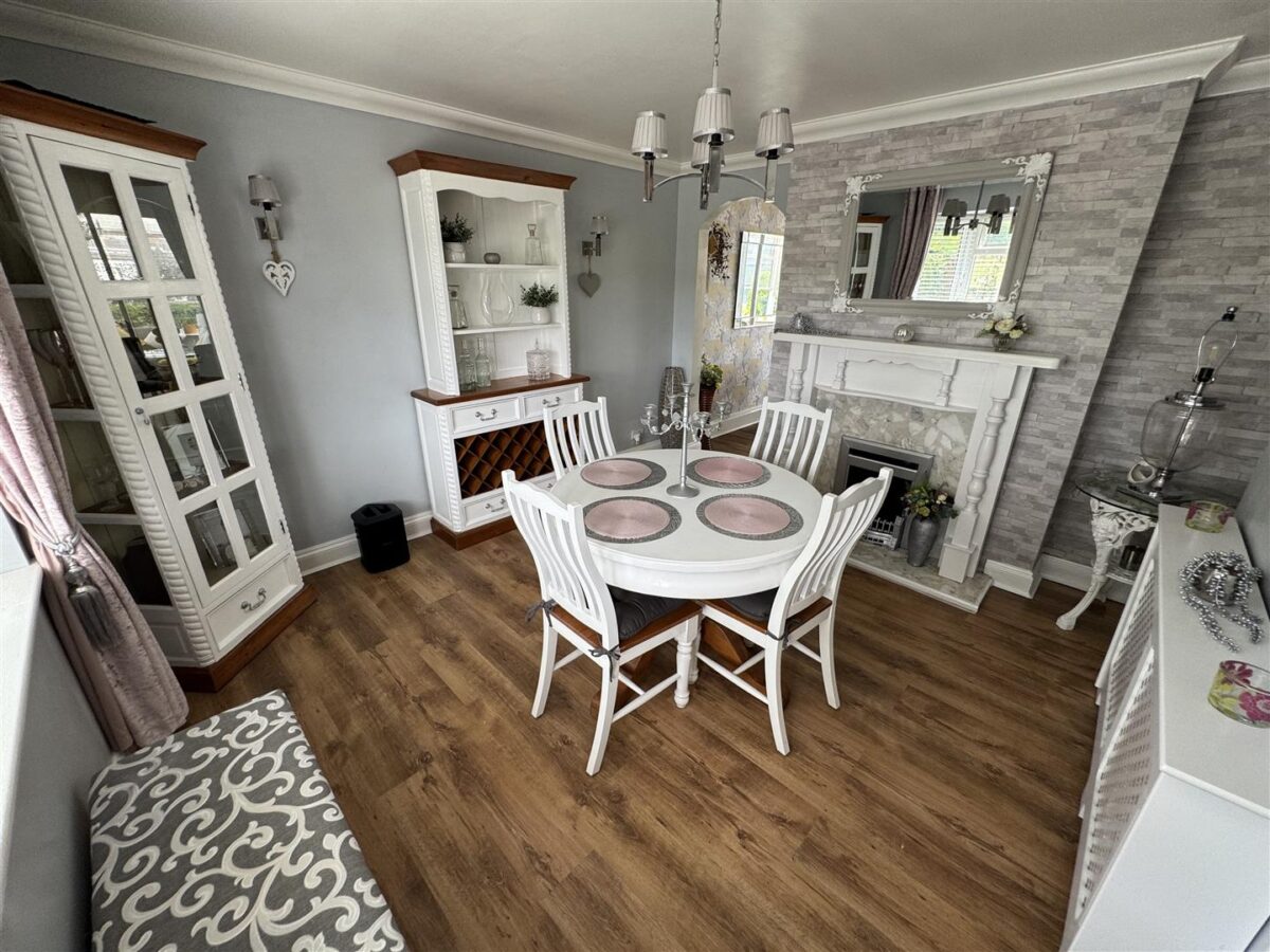 Collingwood Avenue, Corby