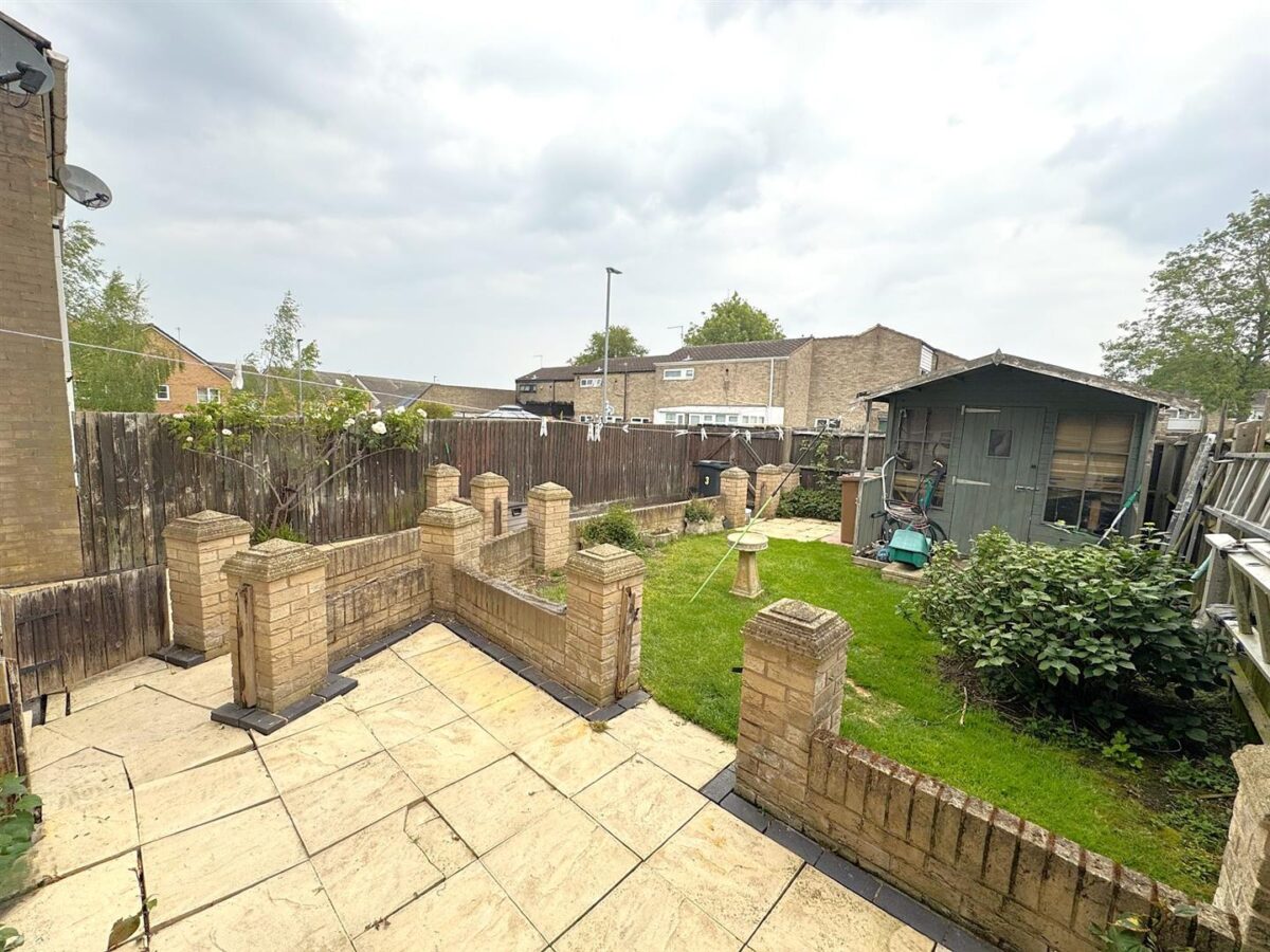 Brigg Court, Corby