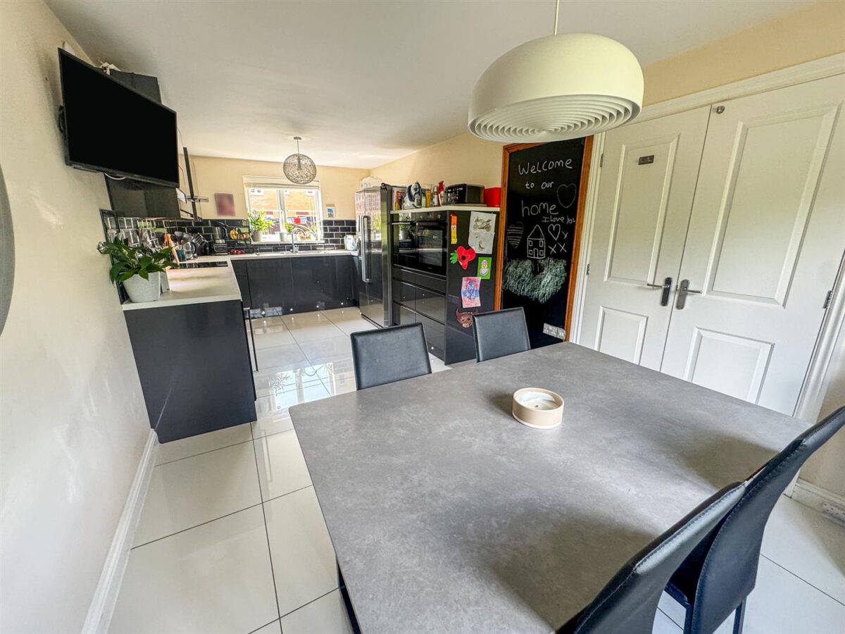 Kempton Close, Corby