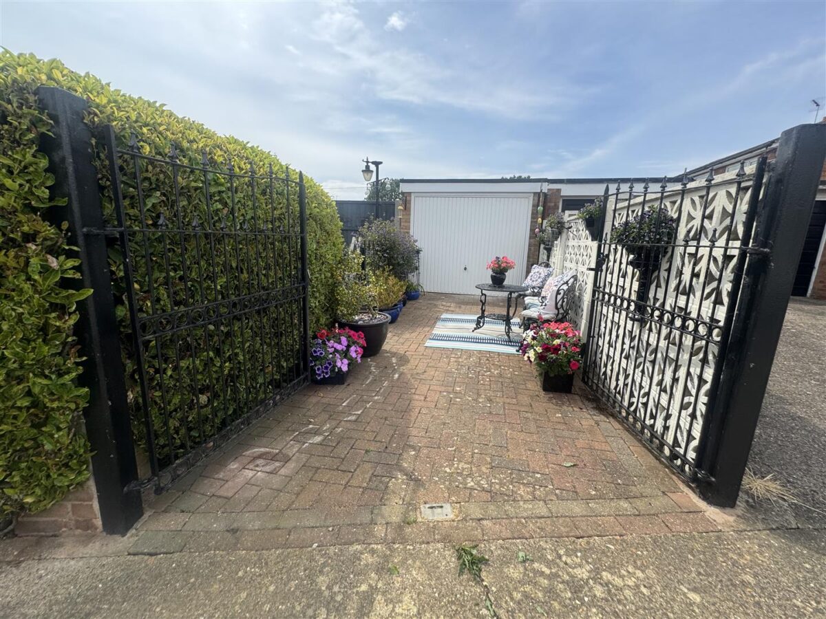 Collingwood Avenue, Corby