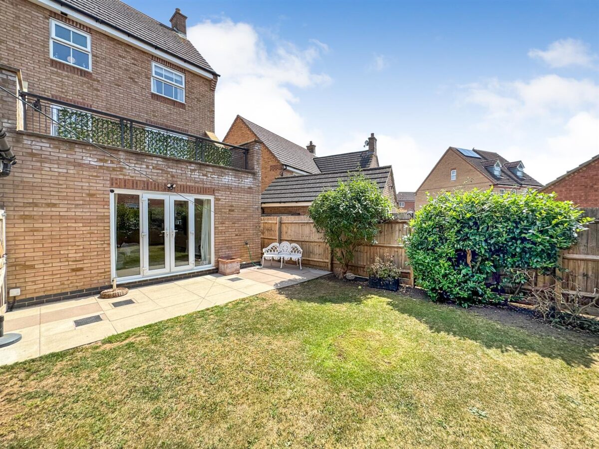 Dunnock Road, Corby