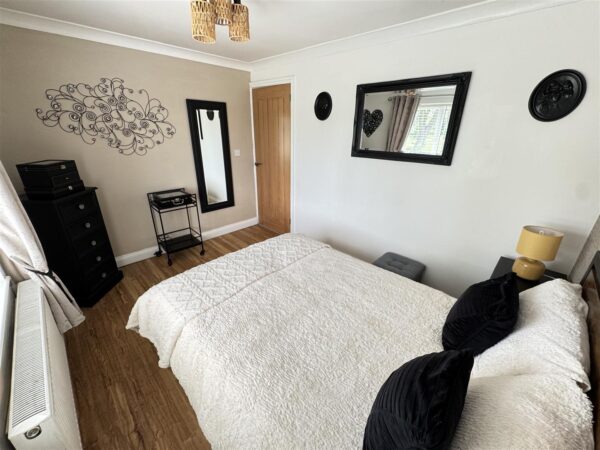 Collingwood Avenue, Corby
