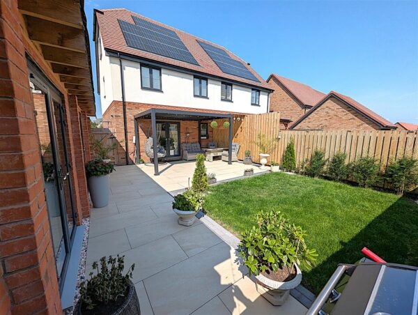 London Road, Corby