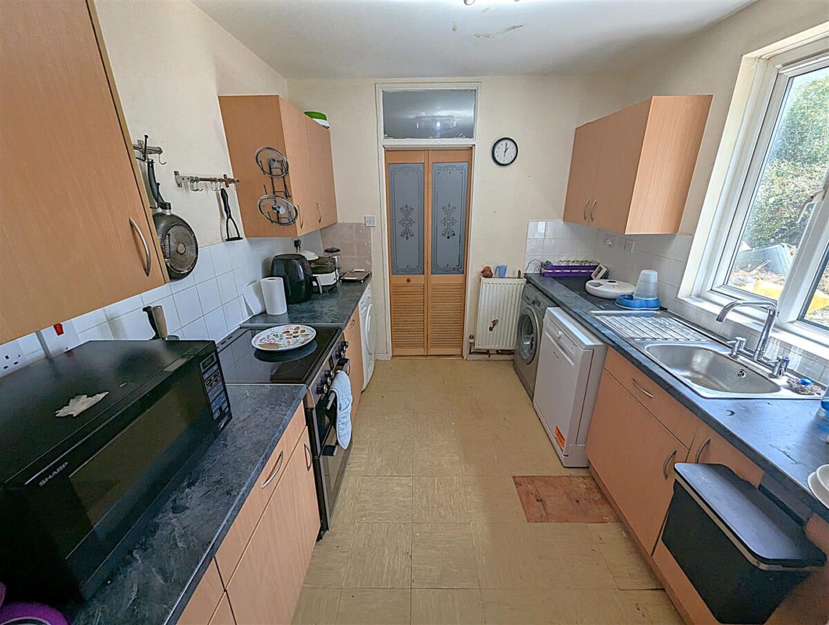Welland Vale Road, Corby