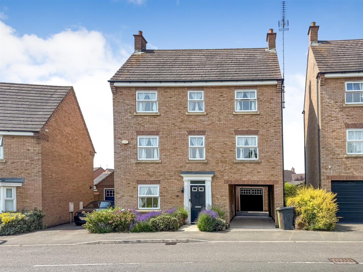 Dunnock Road, Corby