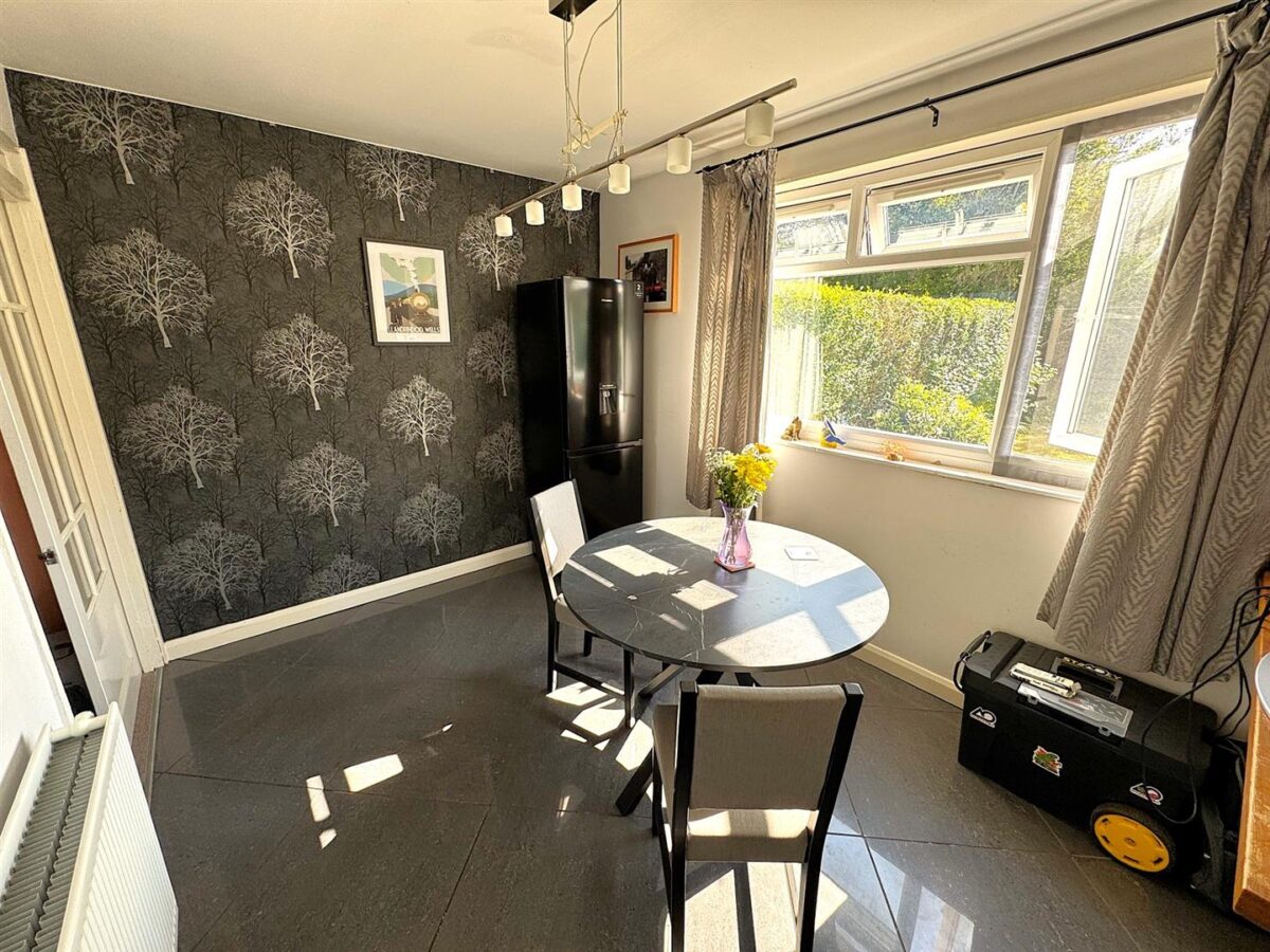 Brookes Grove, Corby