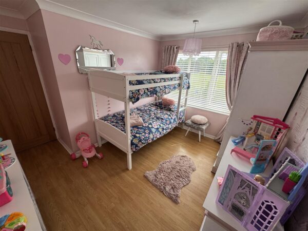 Collingwood Avenue, Corby