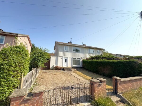 Welland Vale Road, Corby