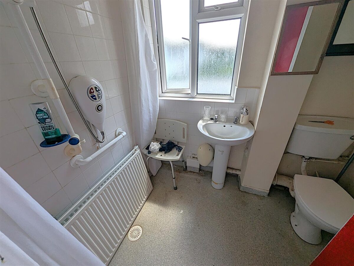 Welland Vale Road, Corby
