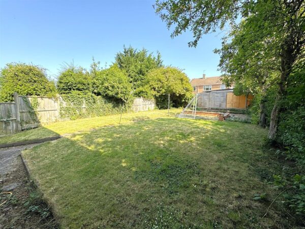 Welland Vale Road, Corby