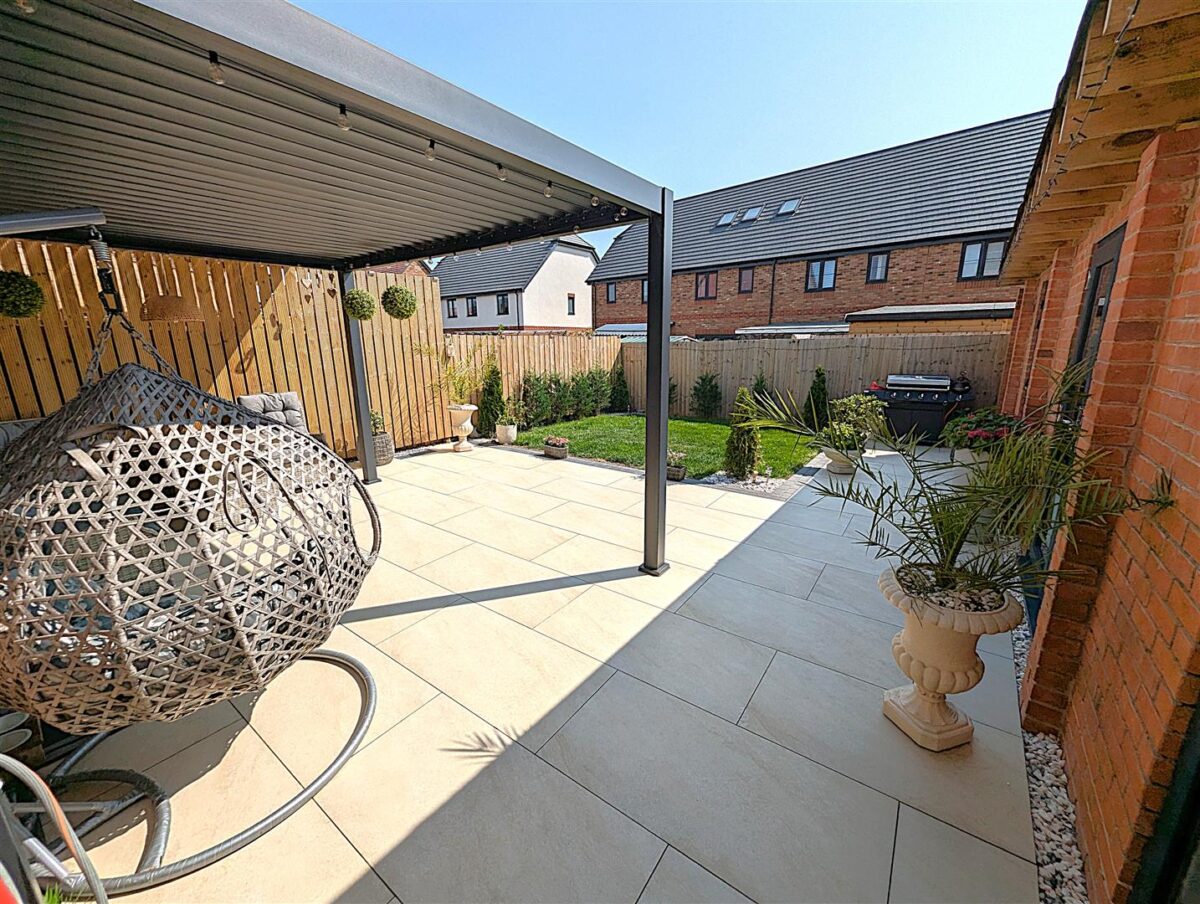 London Road, Corby