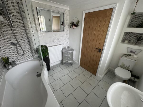 Collingwood Avenue, Corby