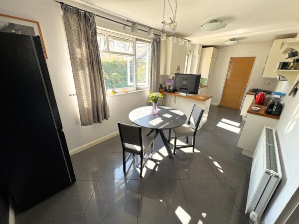 Brookes Grove, Corby