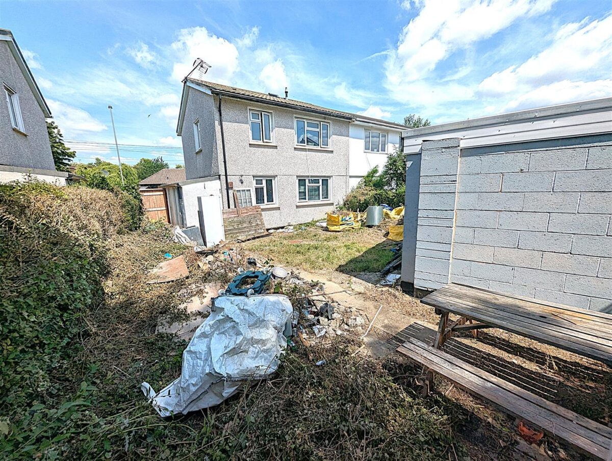 Welland Vale Road, Corby