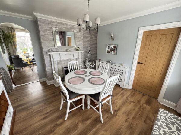 Collingwood Avenue, Corby