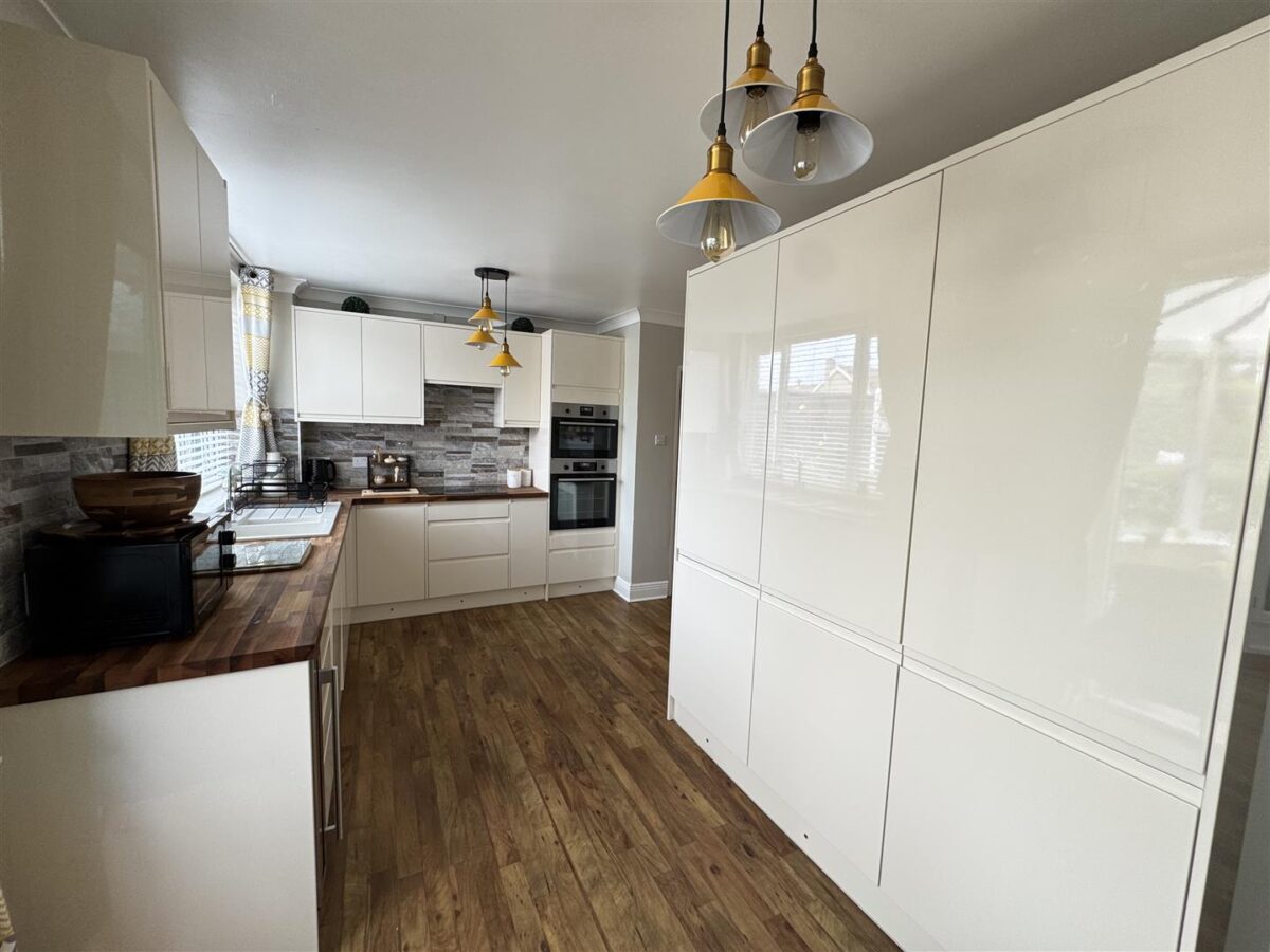Collingwood Avenue, Corby