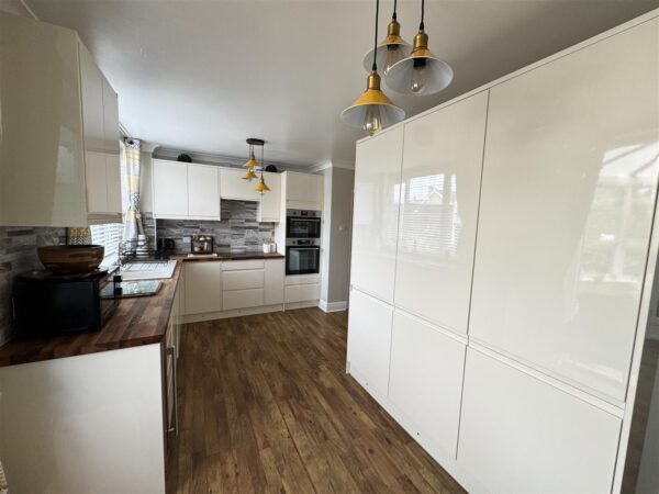 Collingwood Avenue, Corby