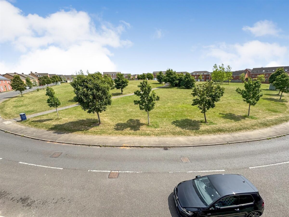 Dunnock Road, Corby
