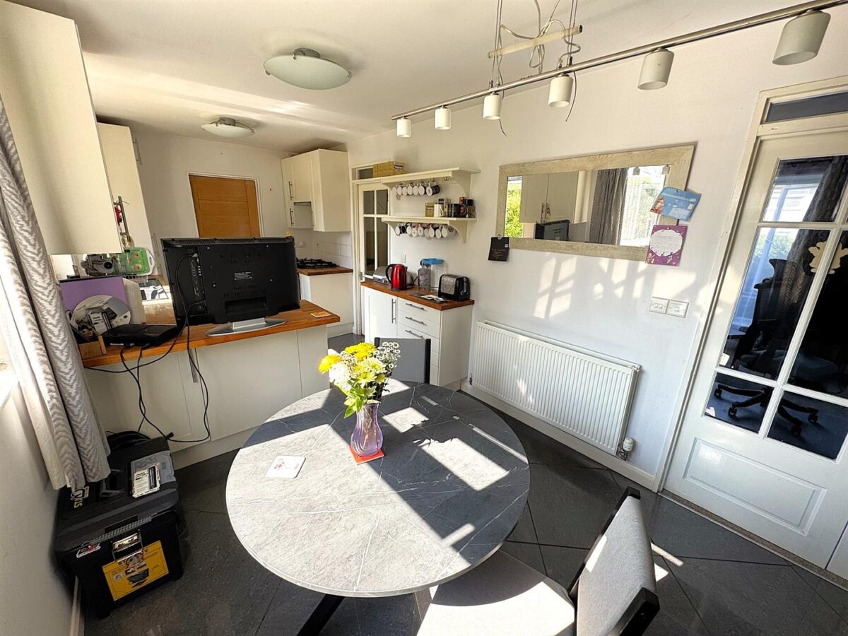 Brookes Grove, Corby